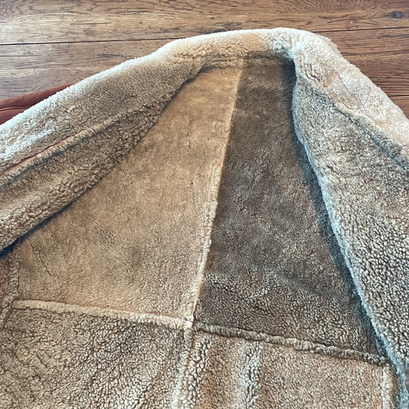 Beautiful Sherpa lined leather jacket with buttons and pockets! - Picture 3 of 3